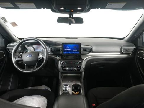 Used 2020 Ford Explorer XLT AWD/4WD image 25