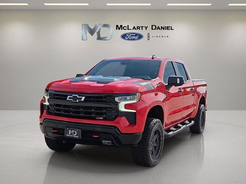Used 2024 Chevrolet Silverado 1500 LT Trail Boss w/ LT Trail Boss Premium Package AWD/4WD image 2