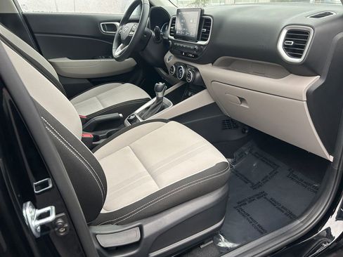 Used 2025 Hyundai Venue SEL image 26