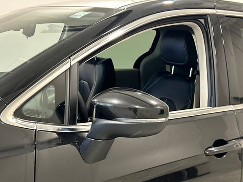 Used 2023 Chrysler Pacifica Touring-L FWD image 12