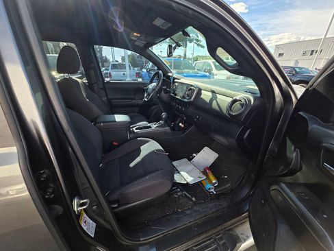 Used 2016 Toyota Tacoma TRD Sport AWD/4WD image 15
