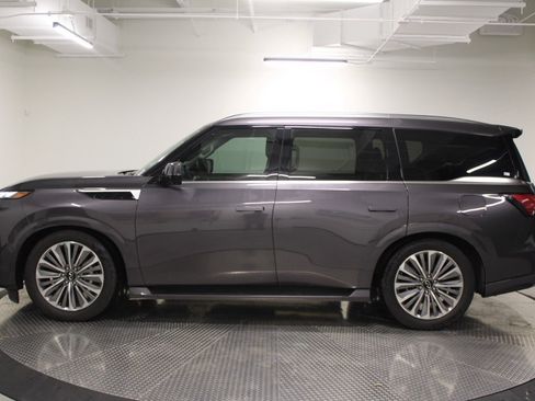 New 2025 INFINITI QX80 Luxe image 2