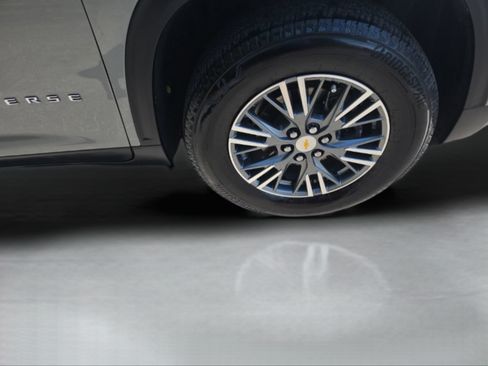 Used 2025 Chevrolet Traverse LT w/ LPO, Floor Liner Package FWD image 36