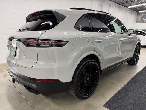 Used 2023 Porsche Cayenne Platinum Edition AWD/4WD image 4