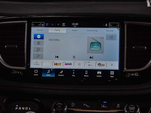 New 2026 Chrysler Pacifica Pinnacle w/ Trailer Tow Group AWD/4WD image 13