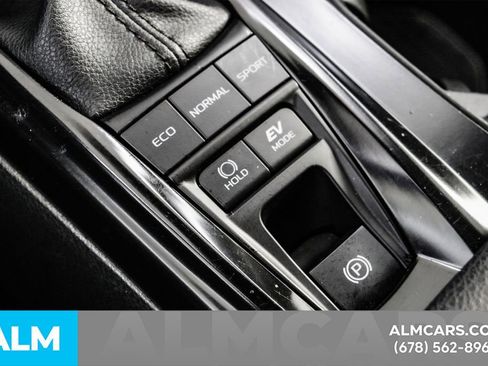 Used 2025 Toyota Camry SE image 39