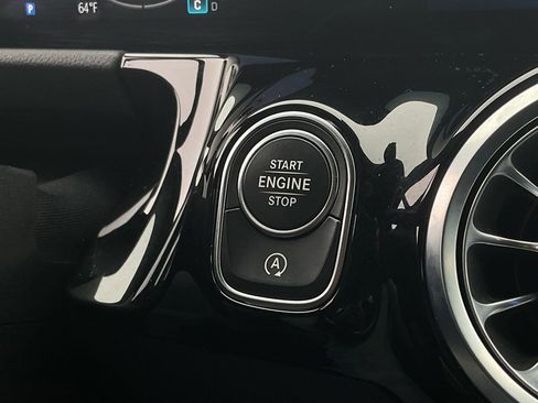Used 2025 Mercedes-Benz GLA 250 image 32