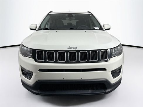 Used 2021 Jeep Compass Latitude image 3