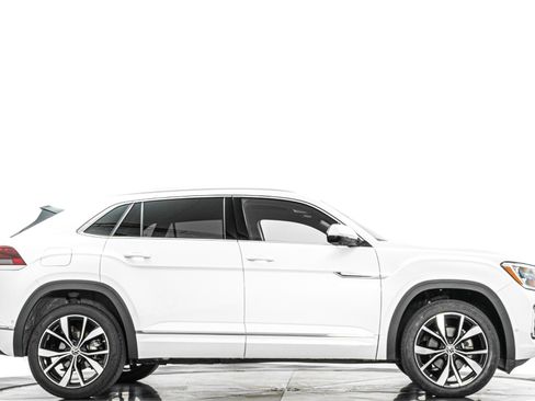 Used 2024 Volkswagen Atlas Cross Sport SEL Premium R-Line AWD/4WD image 2