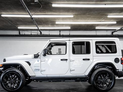 Used 2024 Jeep Wrangler Unlimited Sahara w/ Safety Group AWD/4WD image 2