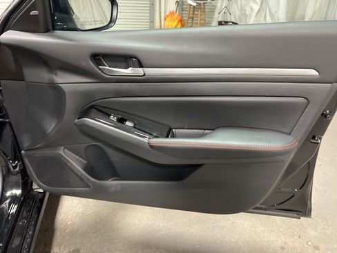 Used 2025 Nissan Altima 2.5 SR image 10