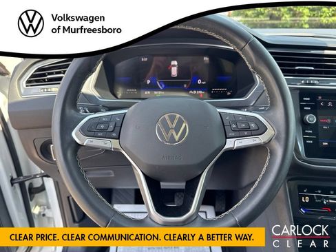 Used 2023 Volkswagen Tiguan SE w/ Panoramic Sunroof Package FWD image 17