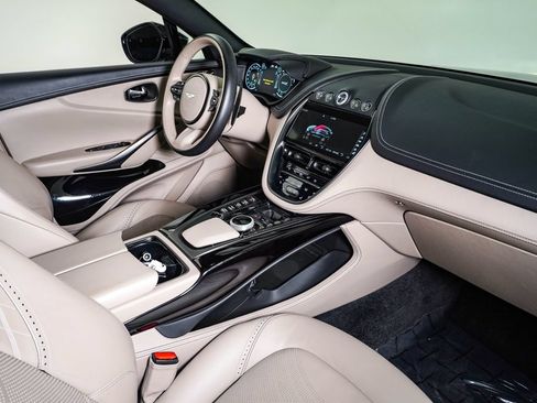 Used 2023 Aston Martin DBX AWD/4WD image 17