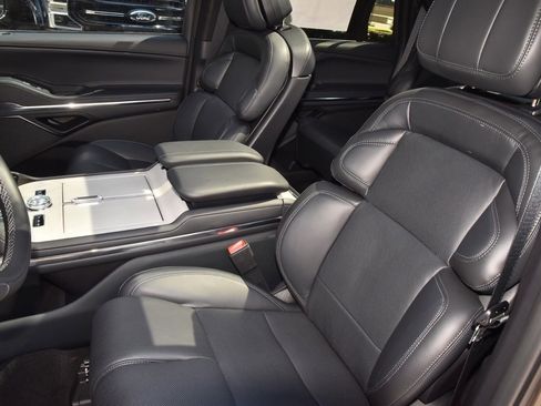 New 2025 Lincoln Navigator Reserve w/ Jet Appearance Package image 35