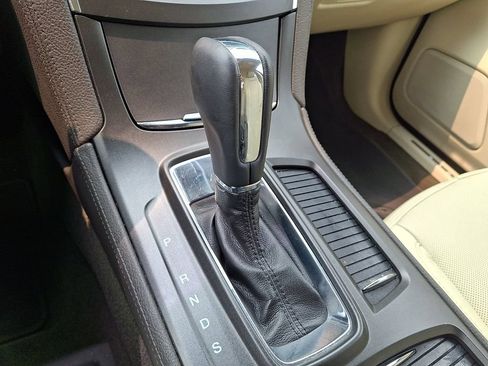 Used 2014 Lincoln MKS FWD image 15