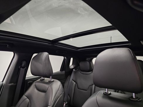 New 2025 Jeep Compass Latitude w/ Sun & Sound Group image 10