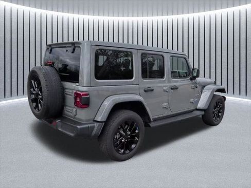 Certified 2022 Jeep Wrangler Unlimited Sahara w/ Cold Weather Group AWD/4WD image 9