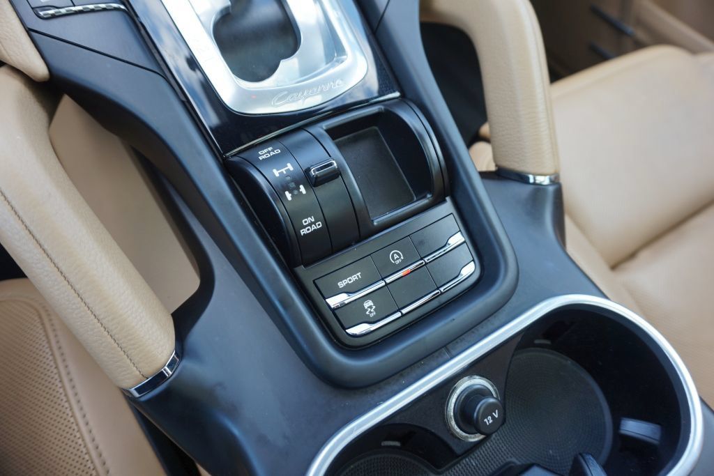 Used 2014 Porsche Cayenne Platinum Edition AWD/4WD image 43
