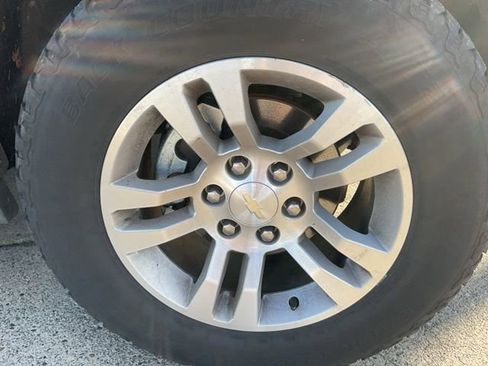 Used 2019 Chevrolet Suburban LT image 13