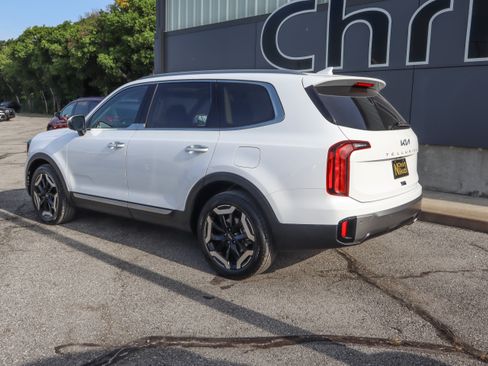 Used 2025 Kia Telluride S FWD image 6