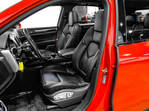 Used 2016 Porsche Cayenne AWD/4WD image 29