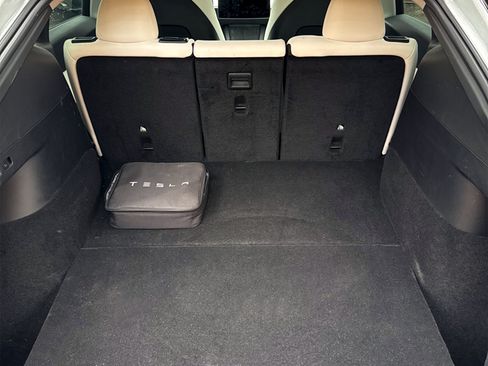 Used 2021 Tesla Model Y Long Range image 10