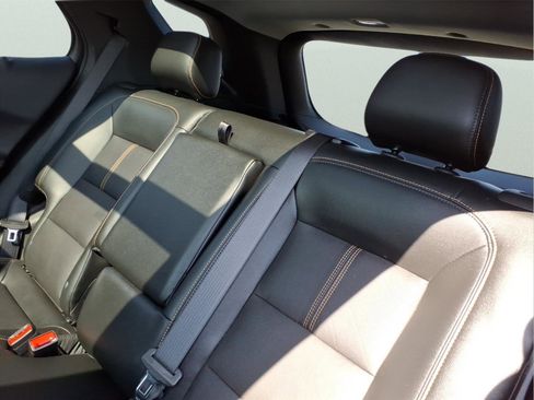 Used 2023 Chevrolet Equinox Premier AWD/4WD image 11