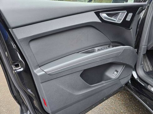 Used 2022 Audi Q4 e-tron Prestige image 19