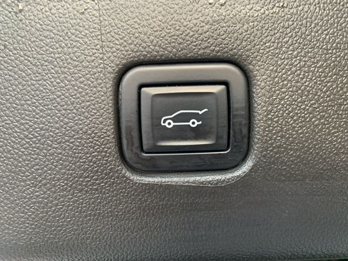 Used 2022 Chevrolet Blazer LT AWD/4WD image 9