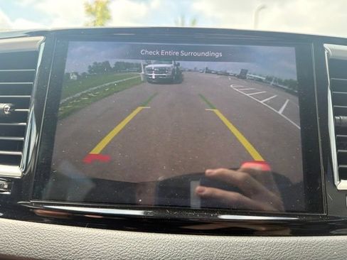 Used 2023 Chrysler Pacifica Touring-L FWD image 29