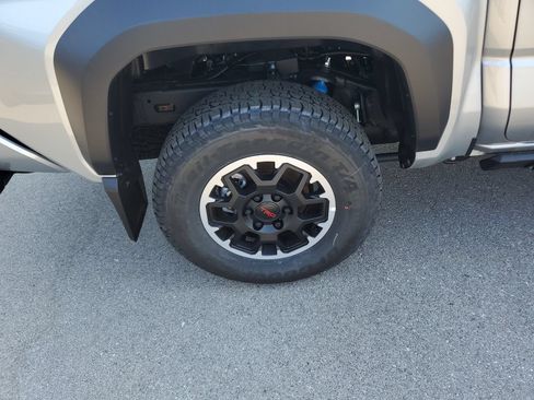 Certified 2026 Toyota Tacoma TRD Off-Road AWD/4WD image 5