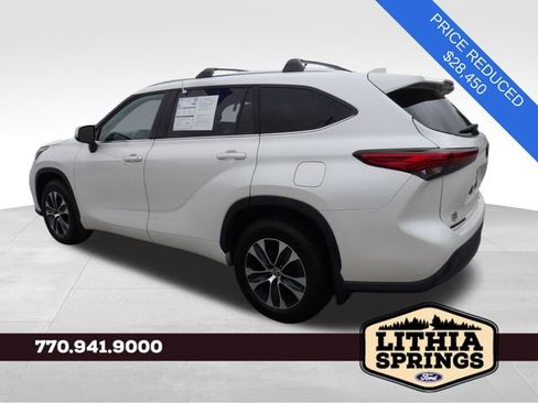 Used 2021 Toyota Highlander XLE AWD/4WD image 6