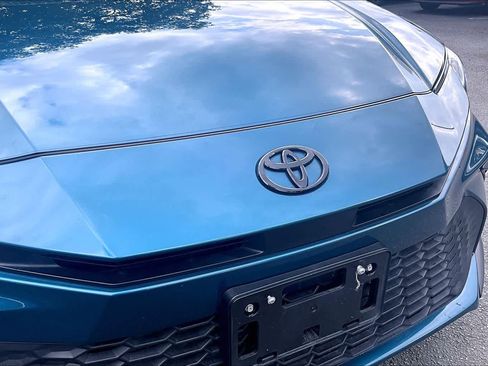 Used 2025 Toyota Camry SE w/ Convenience Package FWD image 32