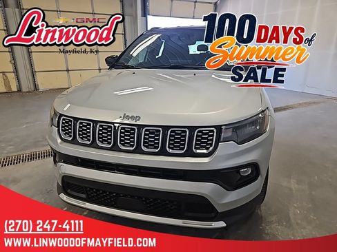 Used 2025 Jeep Compass Limited AWD/4WD image 3