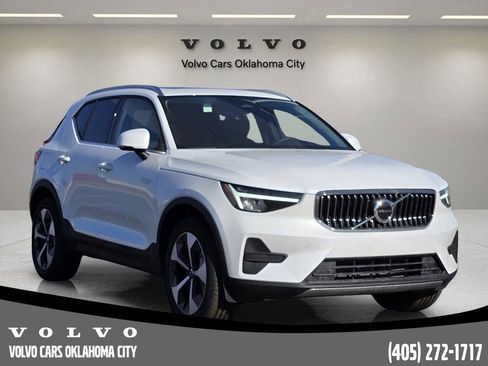 Used 2025 Volvo XC40 B5 Core w/ Protection Package Premier image 2