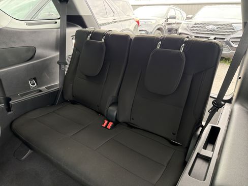 Used 2023 Ford Explorer XLT AWD/4WD image 25