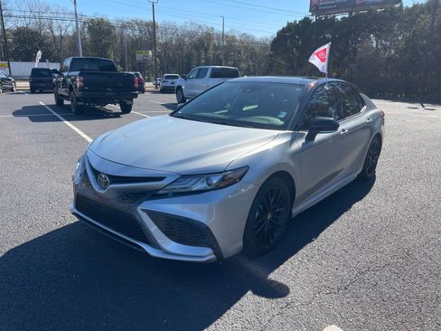Used 2023 Toyota Camry XSE image 3