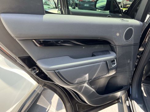 Used 2024 Land Rover Discovery S AWD/4WD image 33
