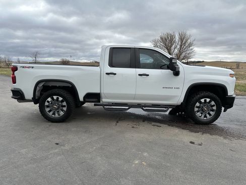 Used 2022 Chevrolet Silverado 2500 Custom w/ Custom Value Package image 6