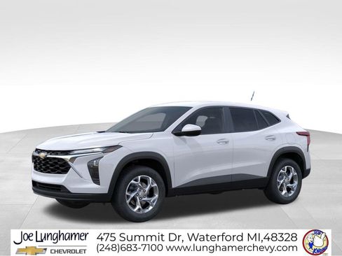 New 2026 Chevrolet Trax LS w/ LS Convenience Package FWD image 2