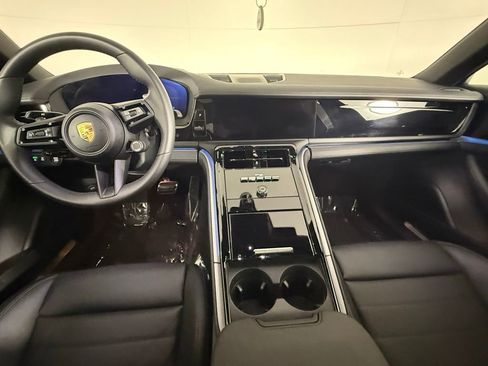 Certified 2025 Porsche Panamera image 21