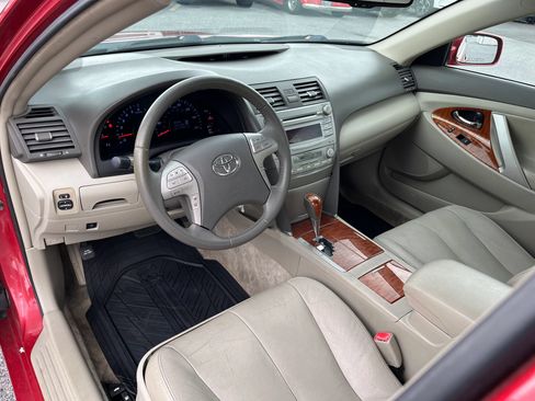 Used 2010 Toyota Camry XLE FWD image 8