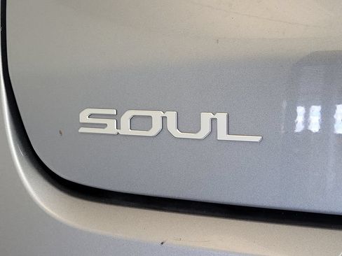 Used 2024 Kia Soul EX w/ Option Group 015 FWD image 8