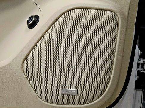 Used 2023 GMC Acadia Denali image 32