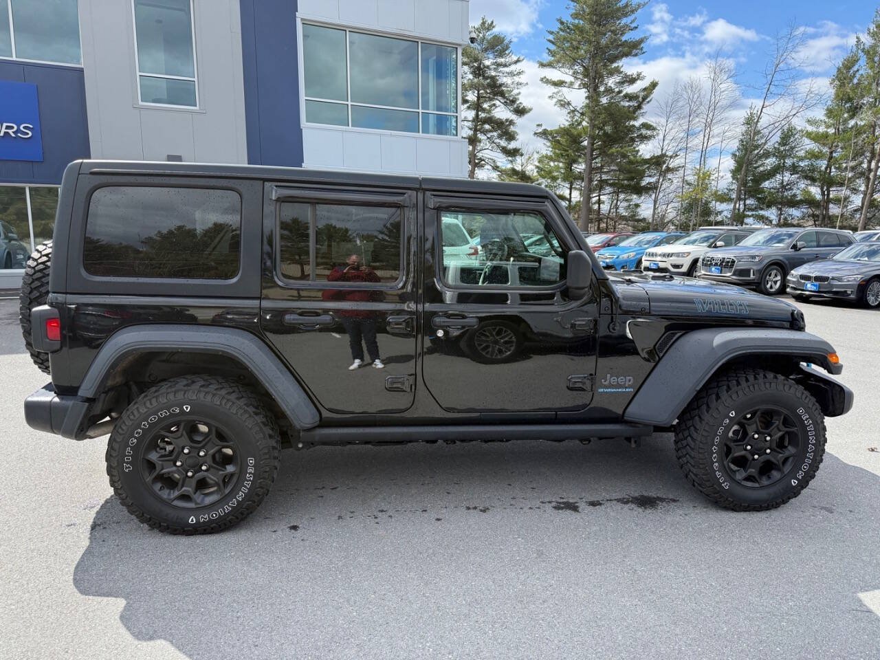 Used 2023 Jeep Wrangler Unlimited w/ Cold Weather Group AWD/4WD image 5