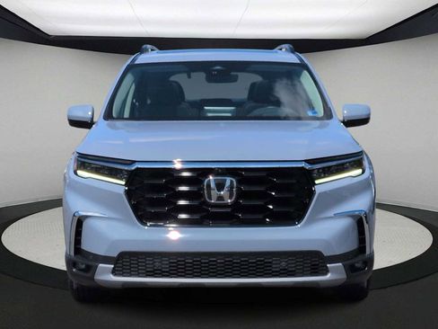 Used 2025 Honda Pilot Elite image 3