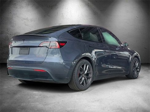 Used 2022 Tesla Model Y Performance image 3