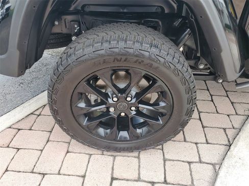 Used 2024 Jeep Gladiator Sport image 7