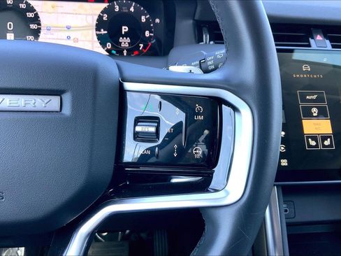 Used 2024 Land Rover Discovery Sport S image 23