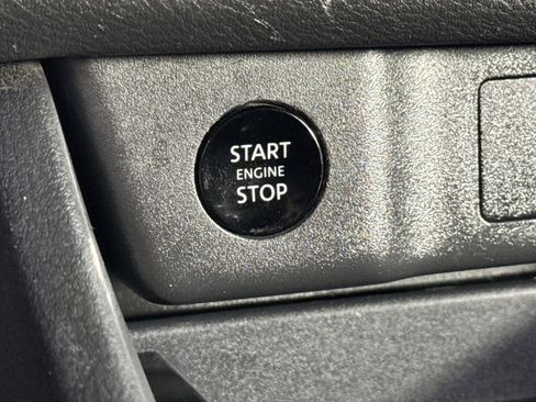 Used 2024 Nissan Rogue SV FWD image 33